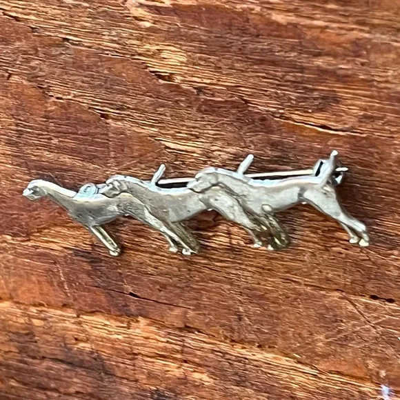 Vintage Preowned Three Hunting Dogs Pin Brooch Unsigned - Picture 11 of 17